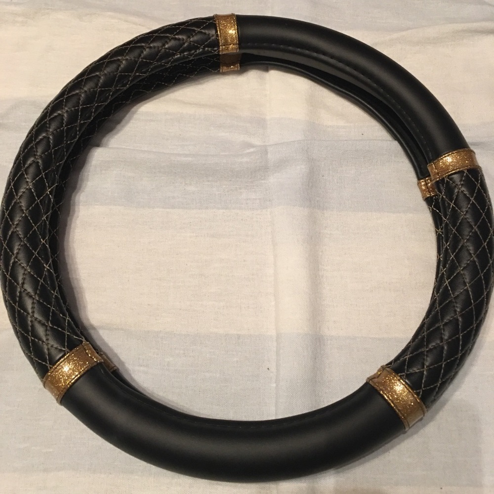 Steering wheel cover